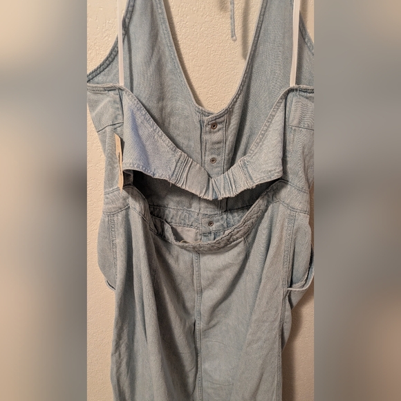 Universal Threads Light Blue Halter Denim Maxi Dress - Picture 5 of 9